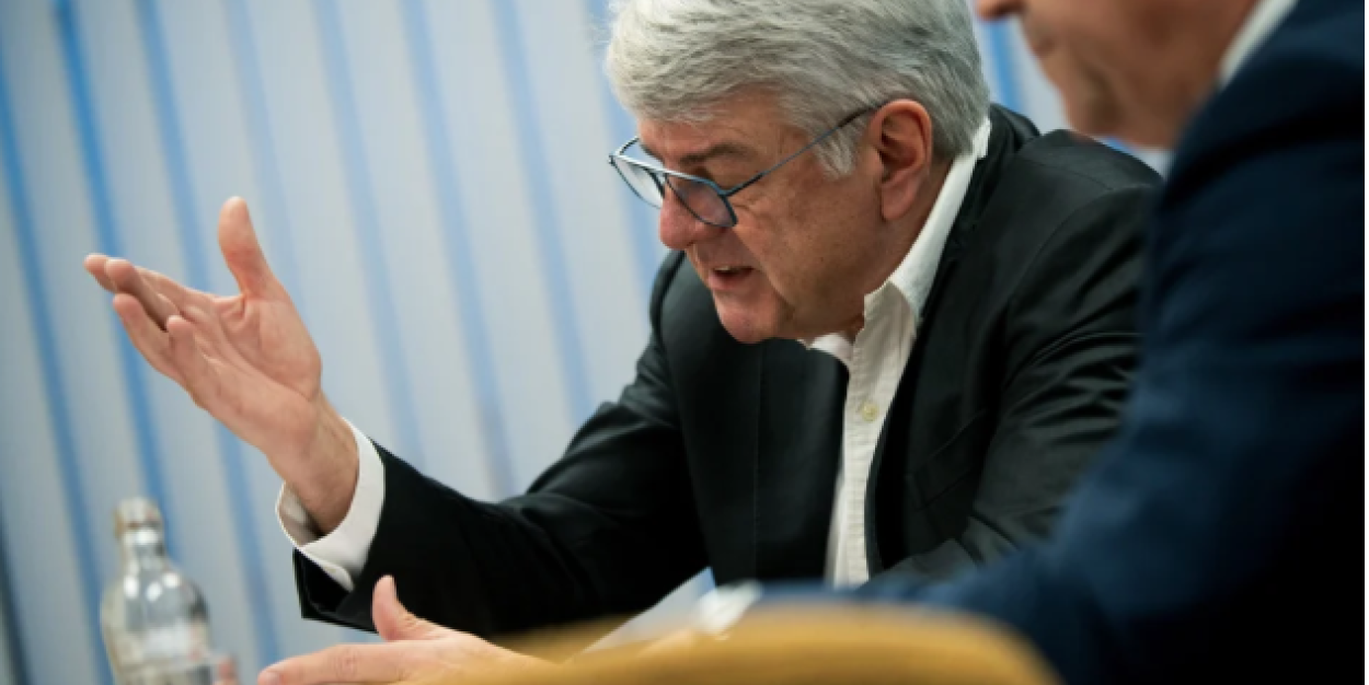 esundheitsministerin Deprez lenkt ein Durchbruch im Konflikt um neue Medikamentenagentur